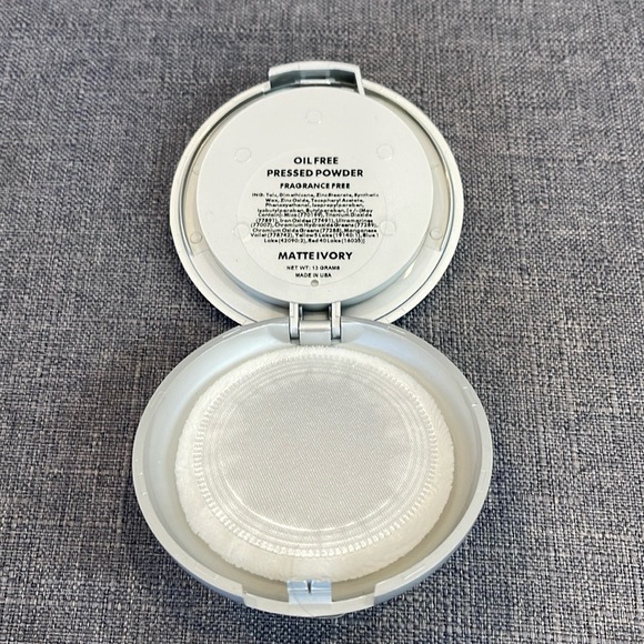 Oil Free & Fragrance Free Pressed Powder “Ivory” - Picture 3 of 3
